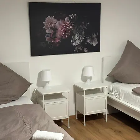 펜션 Casaba 2-150qm-4 Rooms-free Private Parking-house With Garden